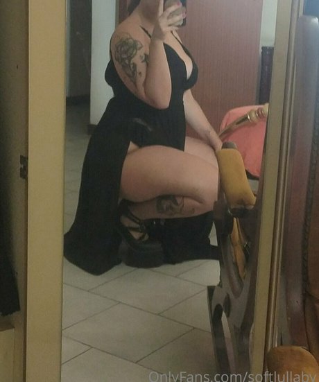 Foto desnuda filtrada de OnlyFans de Softlullaby