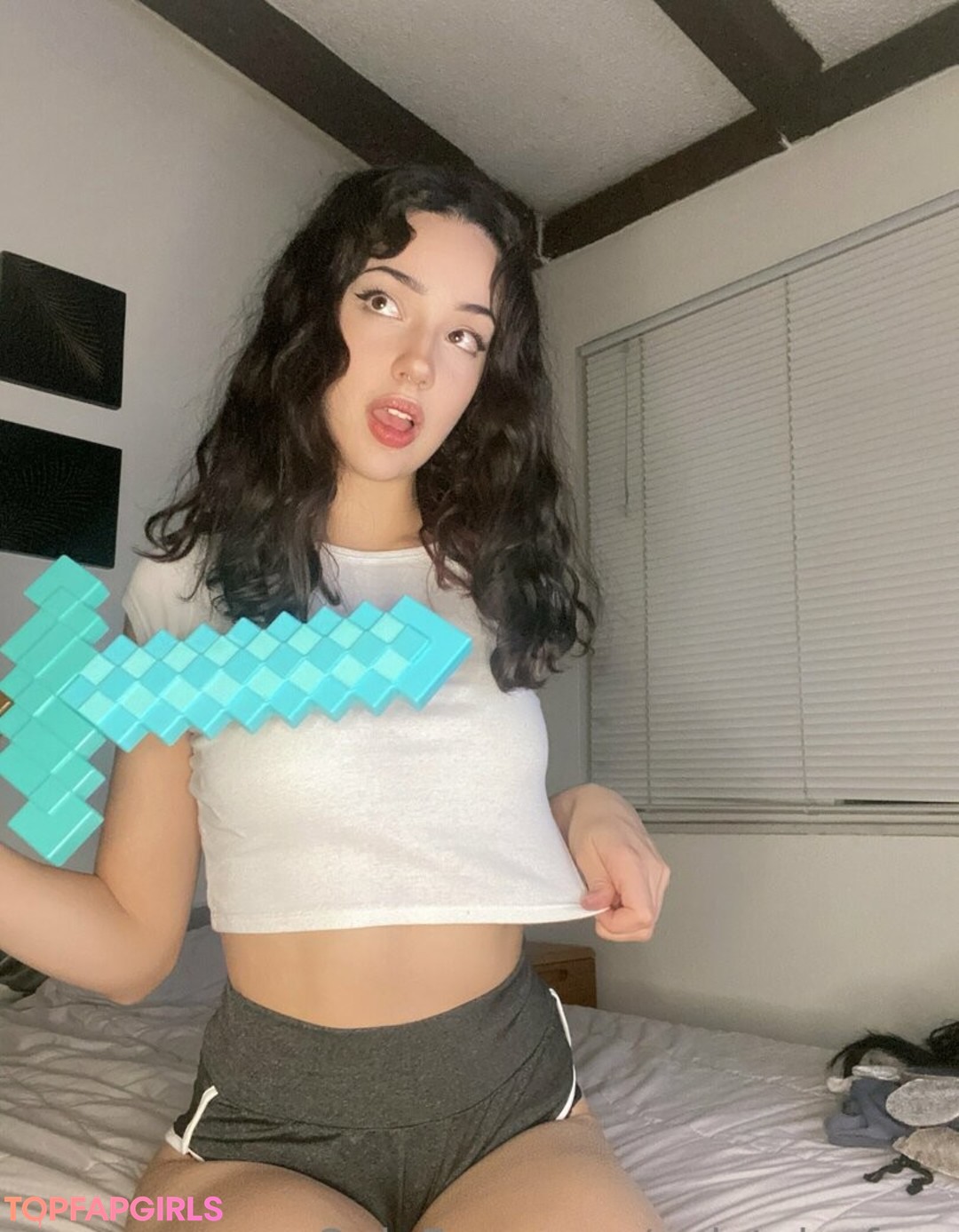 Foto desnuda filtrada de OnlyFans de Onlytalezfree #4 Foto desnuda filtrada de OnlyFans de Onlytalezfree #4