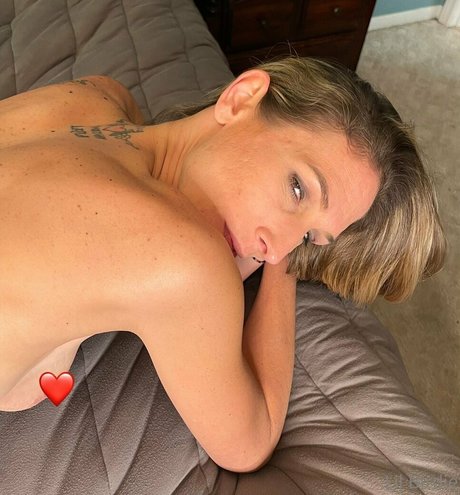 Foto desnuda filtrada de OnlyFans de Thelilbirdie