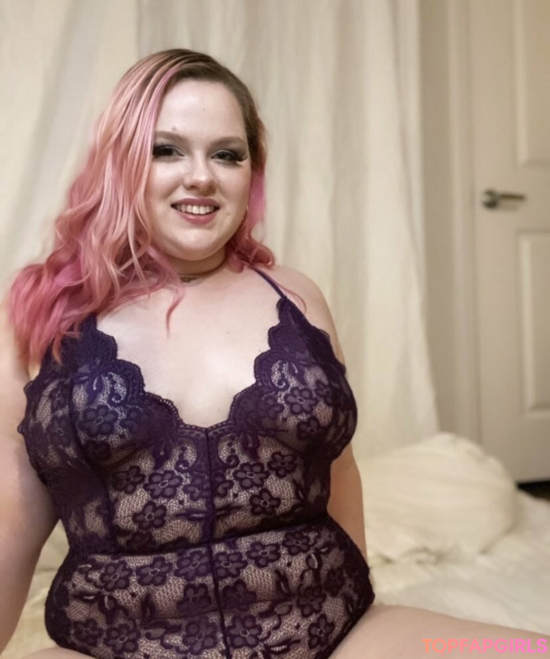 Foto desnuda filtrada de OnlyFans de Laylaluckie24 #4 Foto desnuda filtrada de OnlyFans de Laylaluckie24 #4