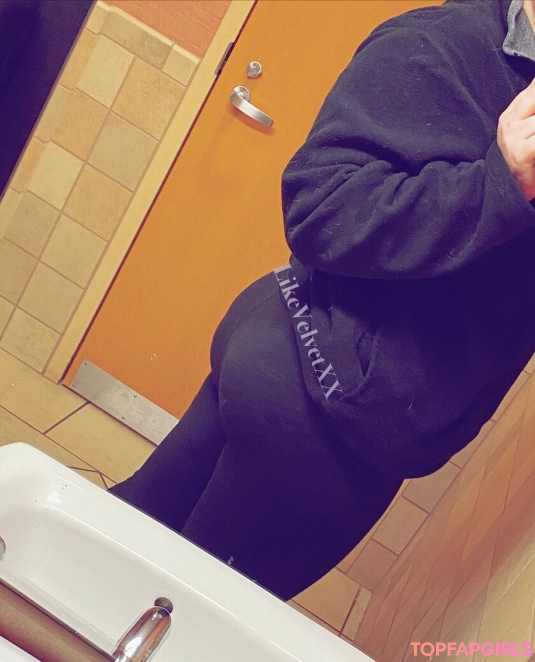 Foto desnuda filtrada de OnlyFans de Redvelvetxx #37 Foto desnuda filtrada de OnlyFans de Redvelvetxx #37