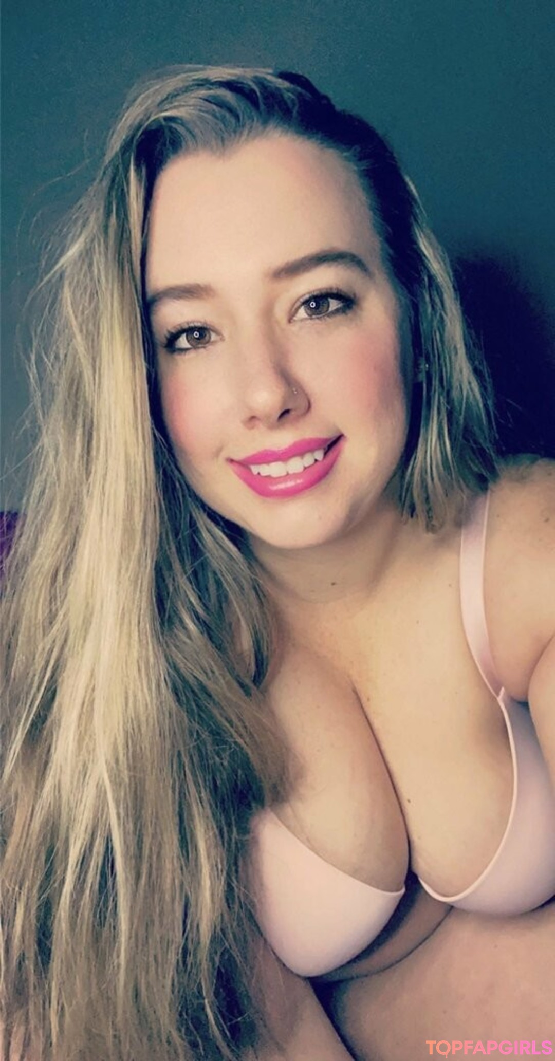 Foto desnuda filtrada de OnlyFans de Redvelvetxx #41 Foto desnuda filtrada de OnlyFans de Redvelvetxx #41