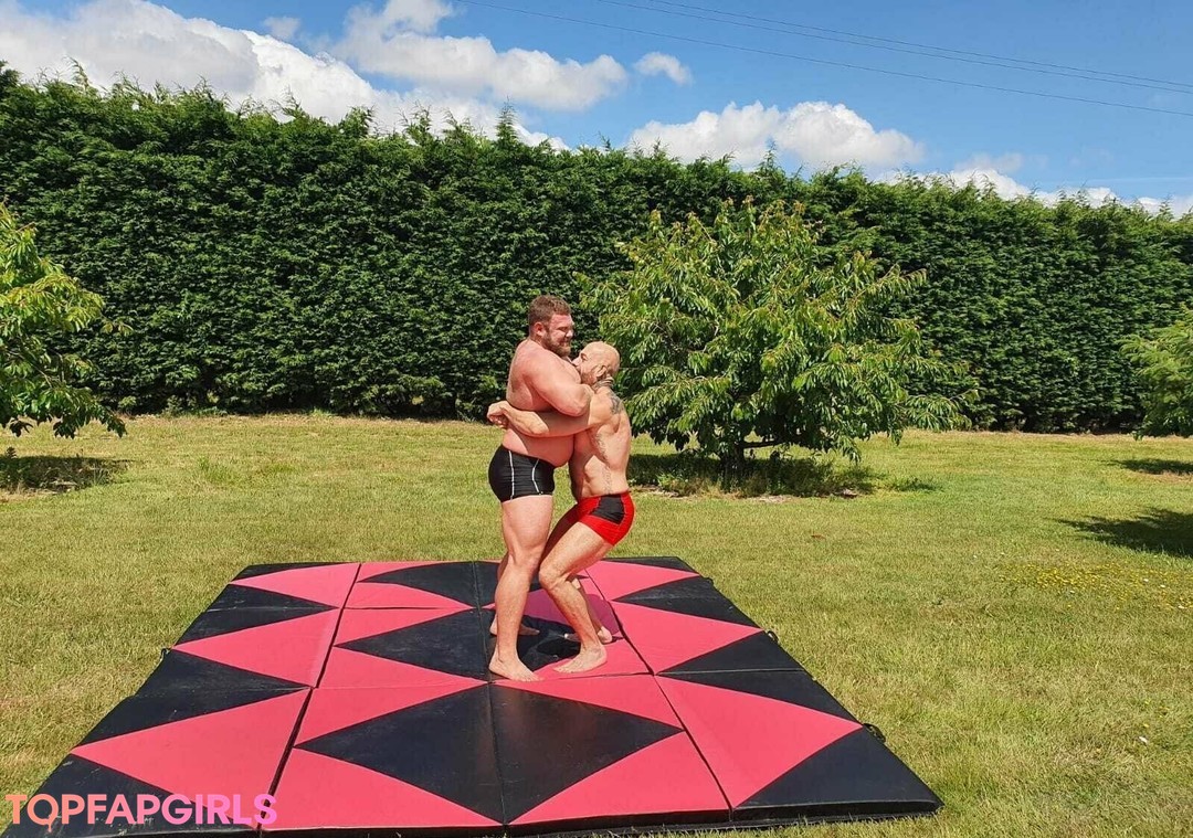 Foto desnuda filtrada de OnlyFans de Hugeandhung #209 Foto desnuda filtrada de OnlyFans de Hugeandhung #209