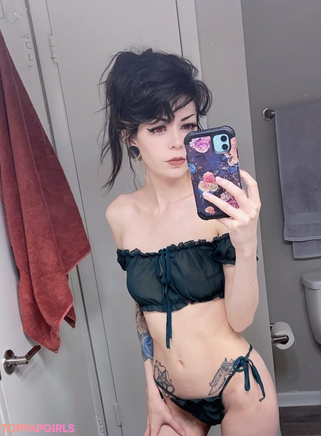 Foto desnuda filtrada de OnlyFans de Funeralsenpai #41 Foto desnuda filtrada de OnlyFans de Funeralsenpai #41