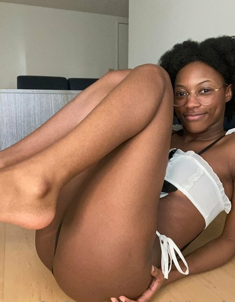 Foto desnuda filtrada de OnlyFans de Blackandyellownsfw