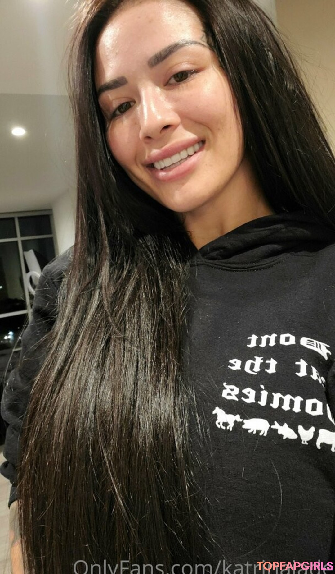 Foto desnuda filtrada de OnlyFans de Katrinajade #300 Foto desnuda filtrada de OnlyFans de Katrinajade #300