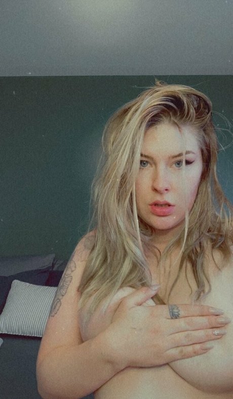 Foto desnuda filtrada de OnlyFans de Nudesplug