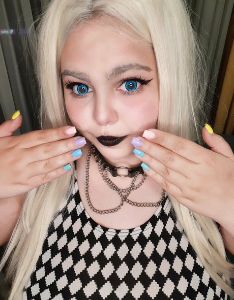 Foto desnuda filtrada de OnlyFans de Softbunnybun