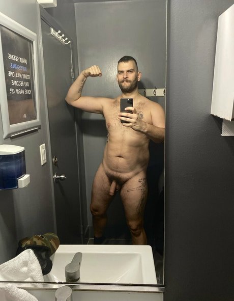 Foto desnuda filtrada de OnlyFans de Abeardedboy
