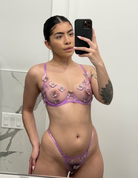 Foto desnuda filtrada de OnlyFans de Aakari