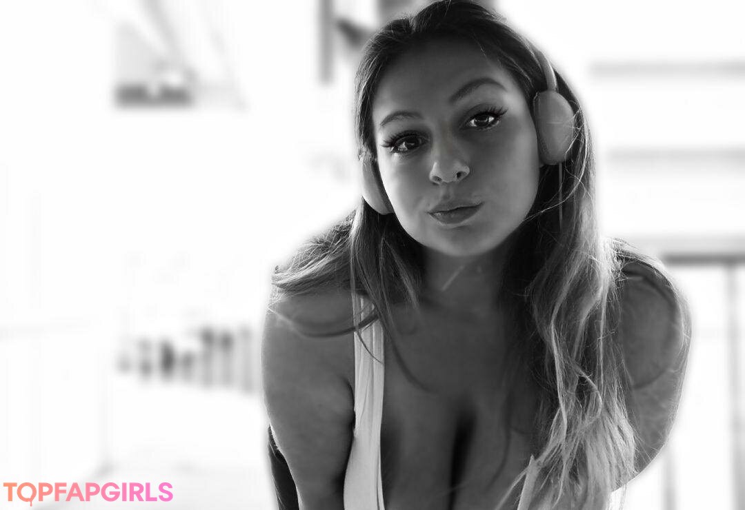 Foto desnuda filtrada de OnlyFans de Misslunamagic #428 Foto desnuda filtrada de OnlyFans de Misslunamagic #428