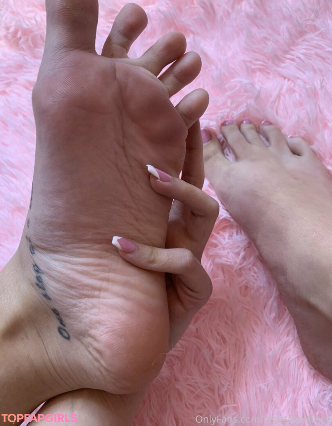 Foto desnuda filtrada de OnlyFans de Realgarnetrose #15 Foto desnuda filtrada de OnlyFans de Realgarnetrose #15