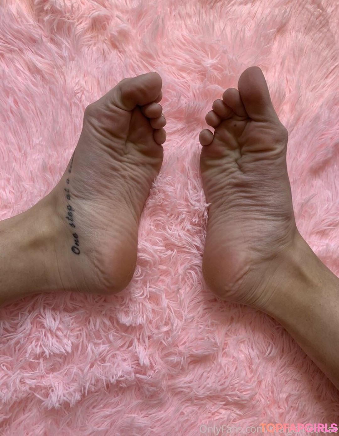 Foto desnuda filtrada de OnlyFans de Realgarnetrose #18 Foto desnuda filtrada de OnlyFans de Realgarnetrose #18