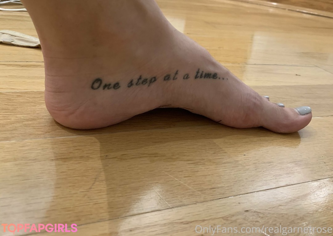 Foto desnuda filtrada de OnlyFans de Realgarnetrose #2 Foto desnuda filtrada de OnlyFans de Realgarnetrose #2