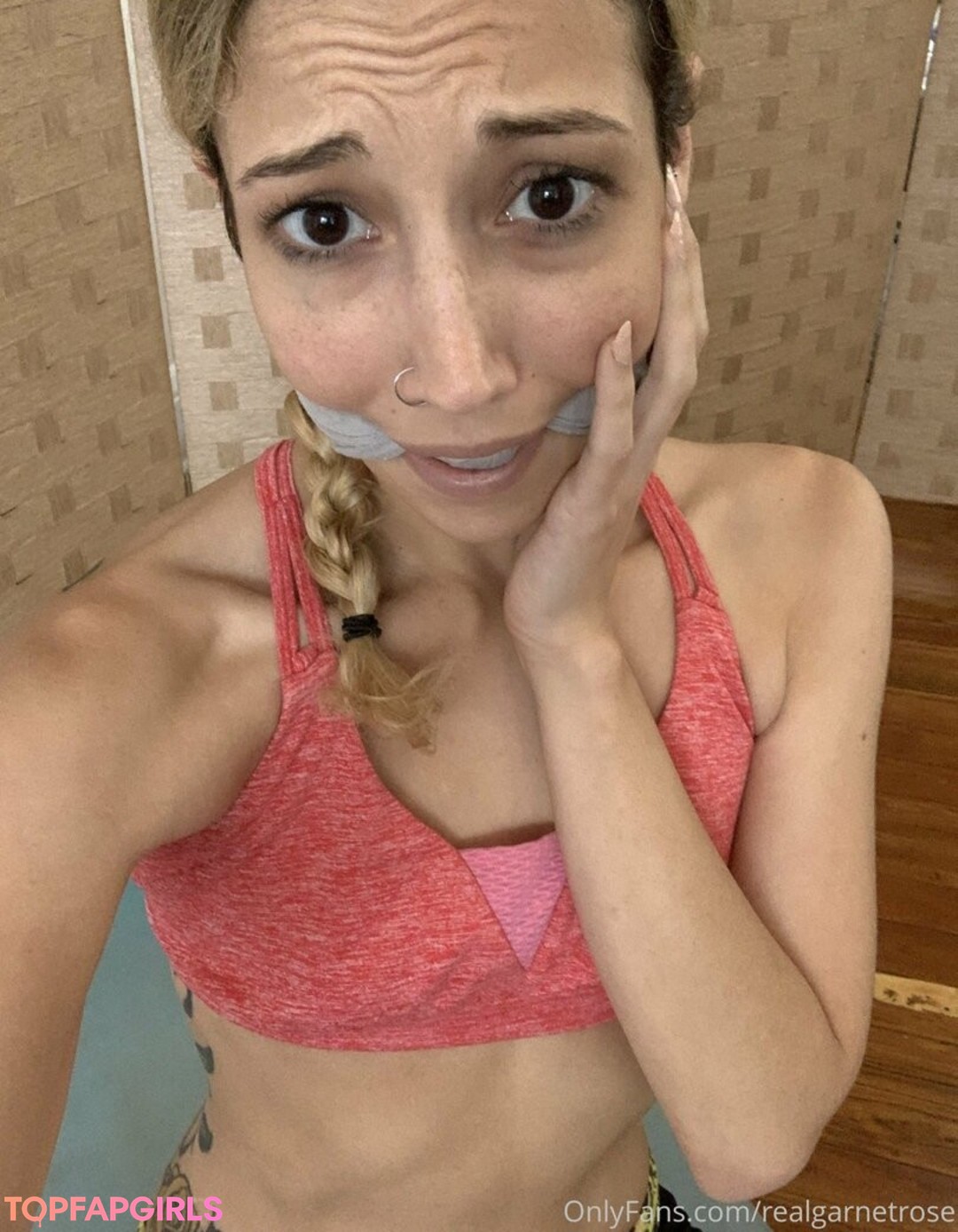 Foto desnuda filtrada de OnlyFans de Realgarnetrose #231 Foto desnuda filtrada de OnlyFans de Realgarnetrose #231