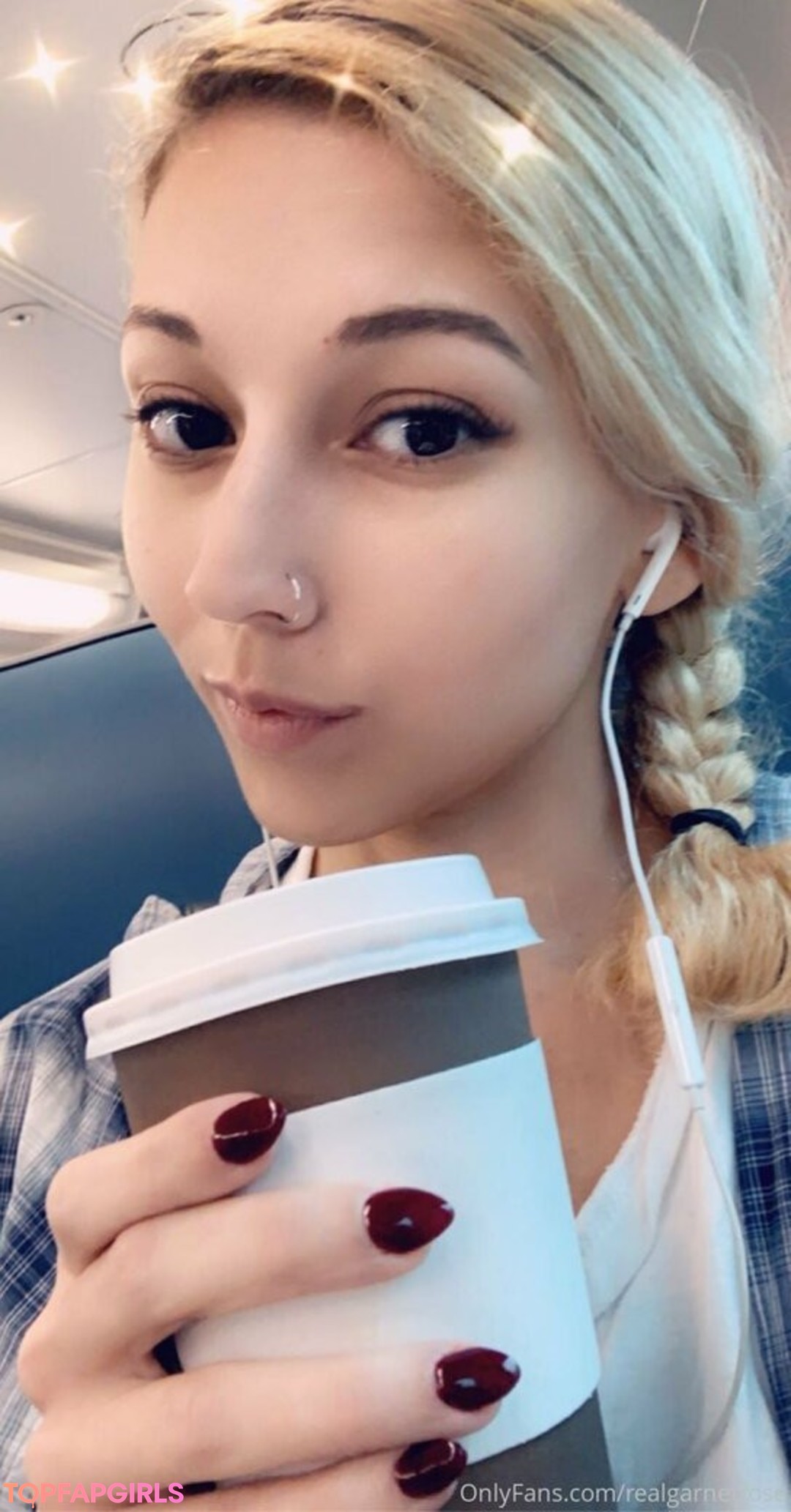 Foto desnuda filtrada de OnlyFans de Realgarnetrose #249 Foto desnuda filtrada de OnlyFans de Realgarnetrose #249