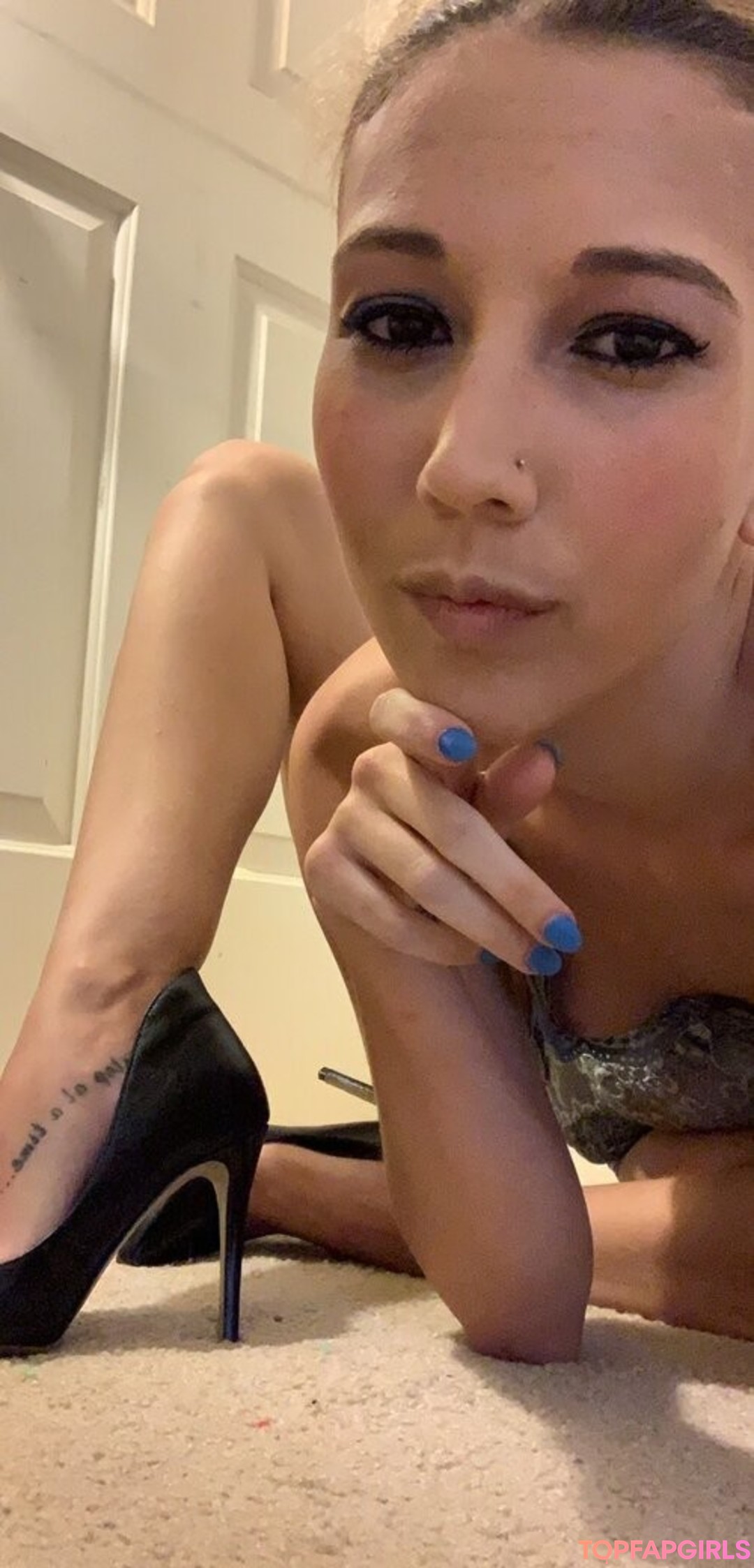 Foto desnuda filtrada de OnlyFans de Realgarnetrose #273 Foto desnuda filtrada de OnlyFans de Realgarnetrose #273