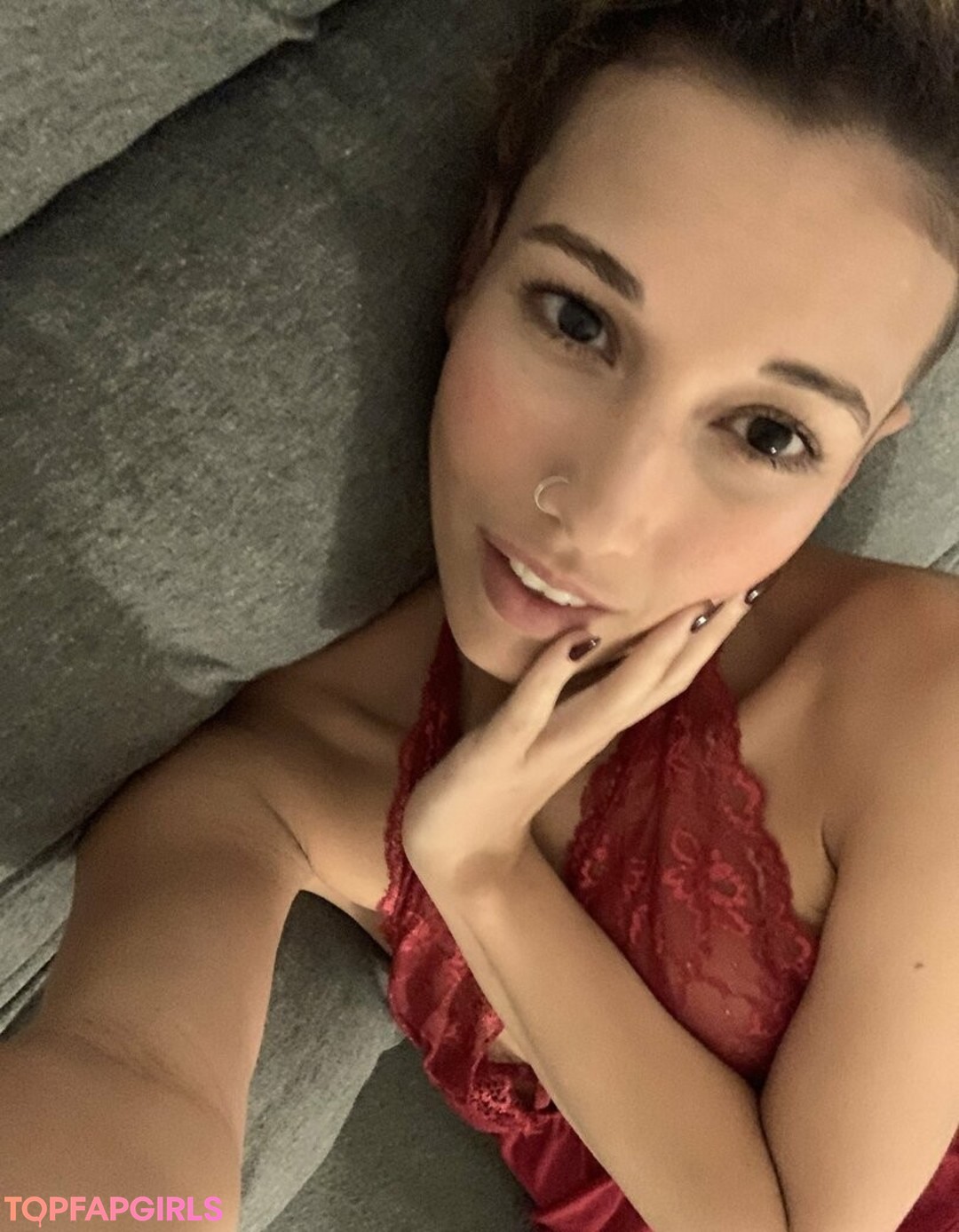 Foto desnuda filtrada de OnlyFans de Realgarnetrose #319 Foto desnuda filtrada de OnlyFans de Realgarnetrose #319