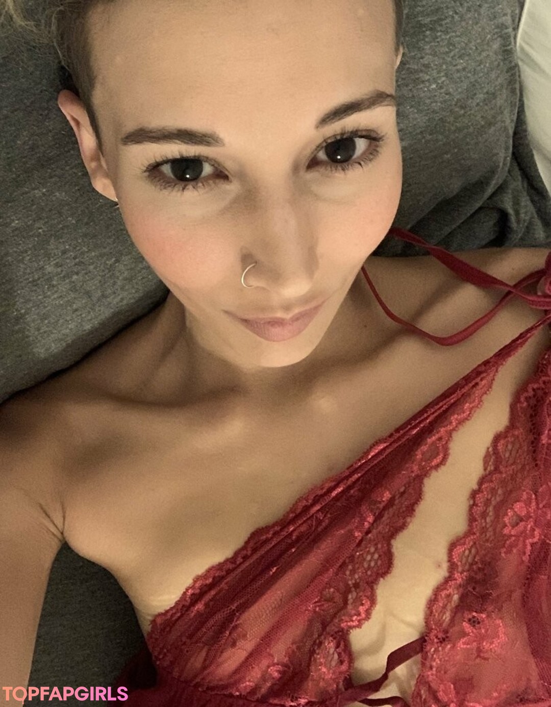 Foto desnuda filtrada de OnlyFans de Realgarnetrose #322 Foto desnuda filtrada de OnlyFans de Realgarnetrose #322