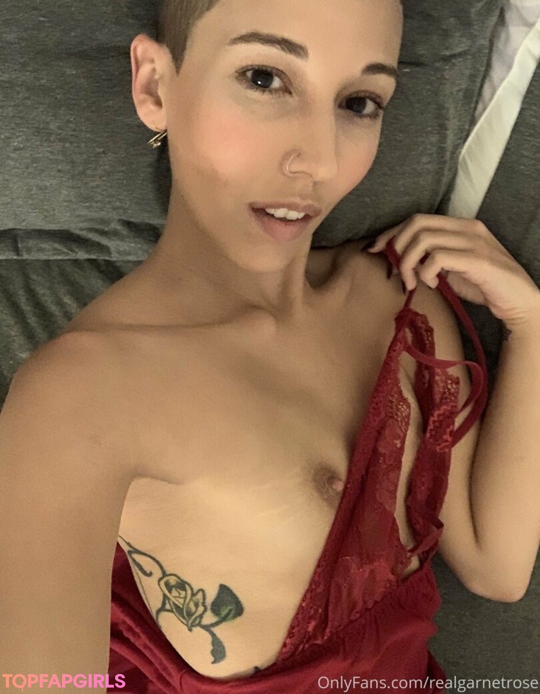 Foto desnuda filtrada de OnlyFans de Realgarnetrose #324 Foto desnuda filtrada de OnlyFans de Realgarnetrose #324