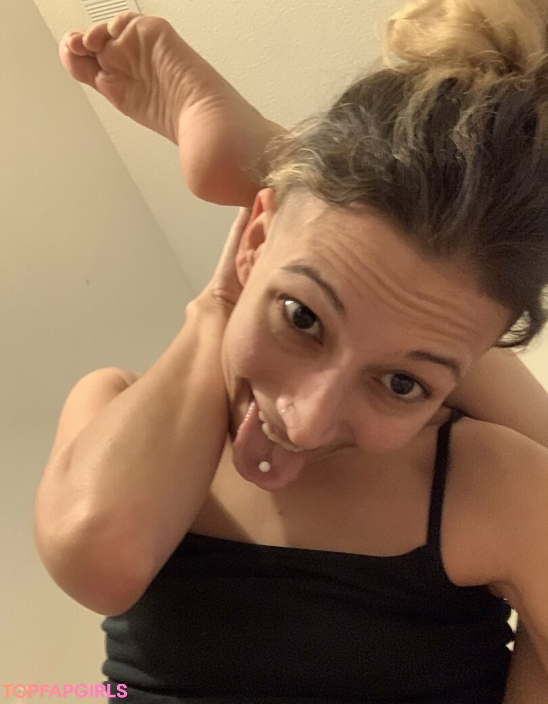 Foto desnuda filtrada de OnlyFans de Realgarnetrose #393 Foto desnuda filtrada de OnlyFans de Realgarnetrose #393