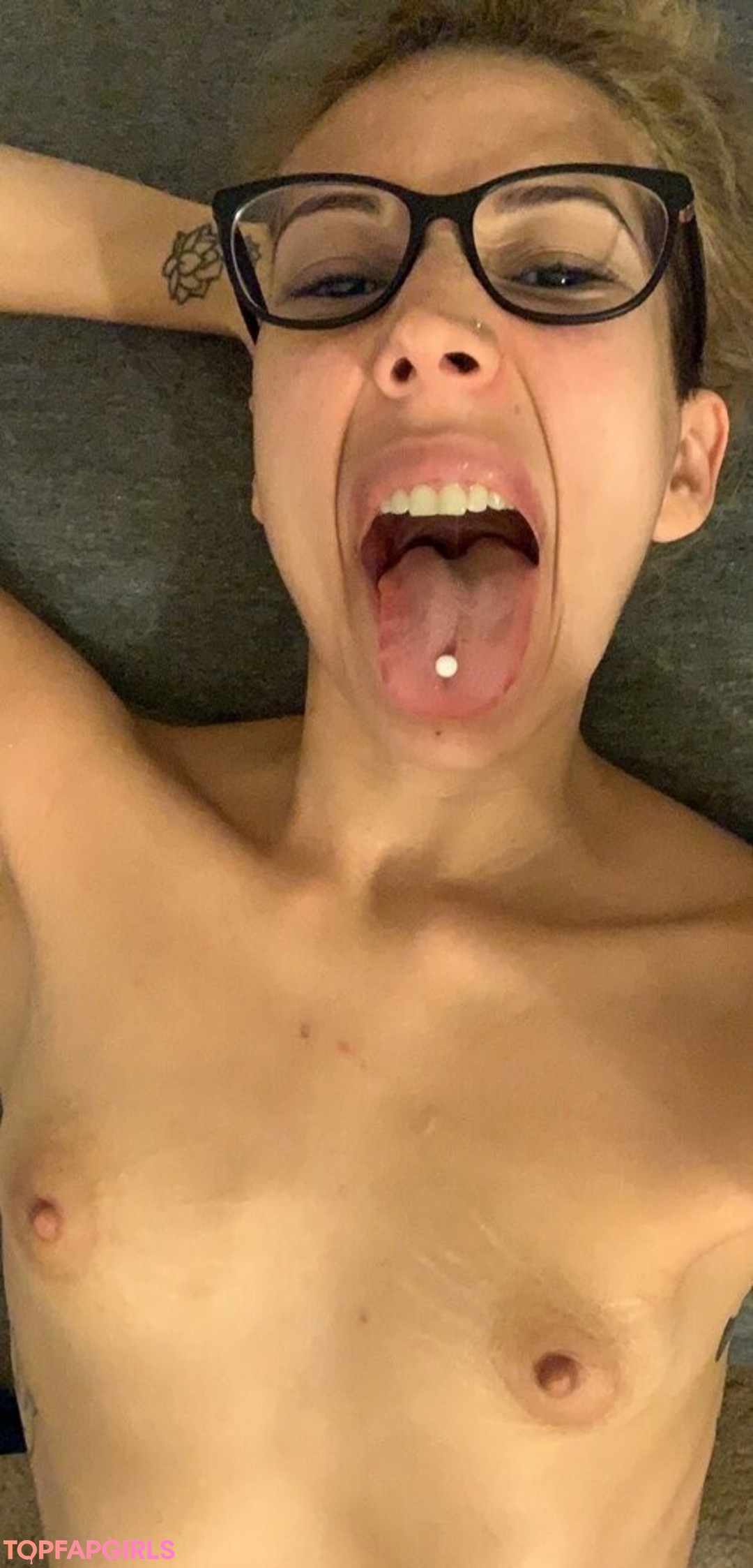 Foto desnuda filtrada de OnlyFans de Realgarnetrose #478 Foto desnuda filtrada de OnlyFans de Realgarnetrose #478