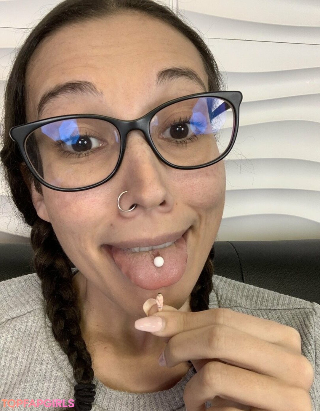 Foto desnuda filtrada de OnlyFans de Realgarnetrose #55 Foto desnuda filtrada de OnlyFans de Realgarnetrose #55