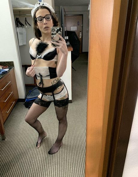 Foto desnuda filtrada de OnlyFans de Realgarnetrose