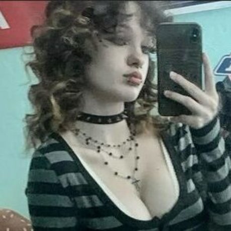 Goth_queen_os