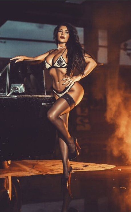 Nikki Waka