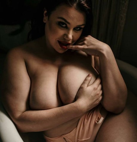 Ruby Roxx Model