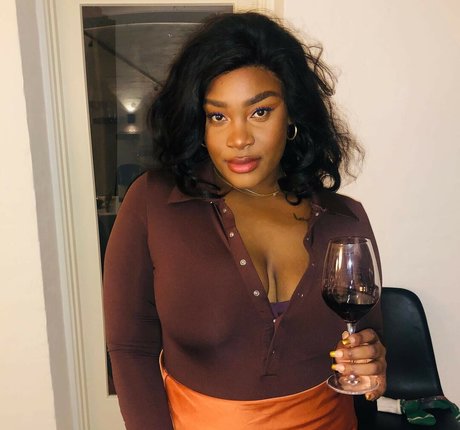 Foto desnuda filtrada de OnlyFans de Zee Ngema