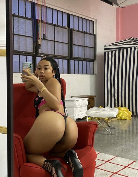Foto desnuda filtrada de OnlyFans de Tj4de