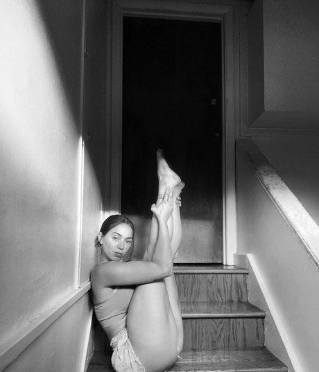 Foto desnuda filtrada de OnlyFans de Scorpio Yoga Girl