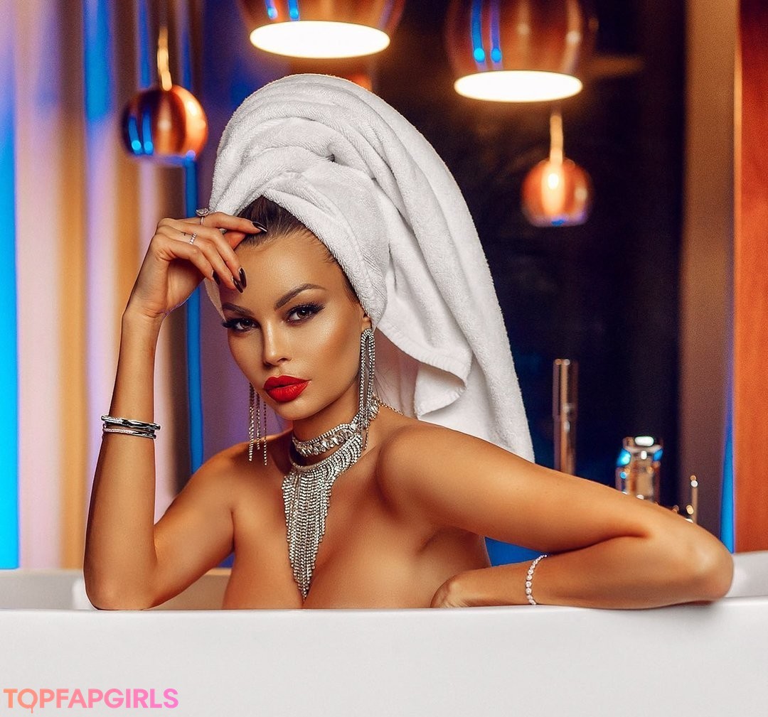 Foto desnuda filtrada de OnlyFans de Justyna Gradek #25 Foto desnuda filtrada de OnlyFans de Justyna Gradek #25