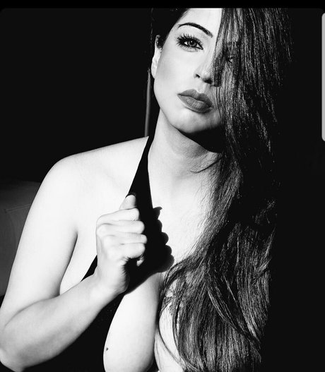 Foto desnuda filtrada de OnlyFans de Zareen Zoya Khan