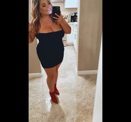 Lilly Zamora