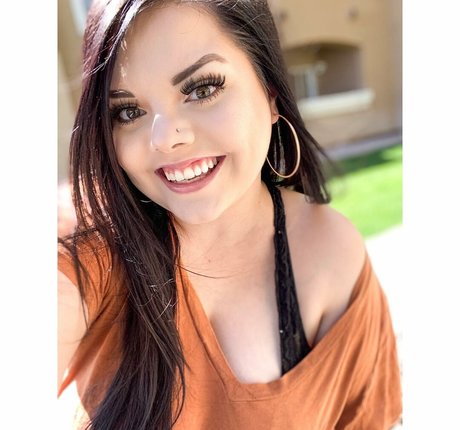 Lilly Zamora