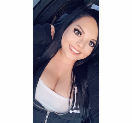 Lilly Zamora