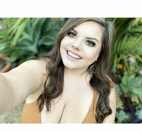 Lilly Zamora