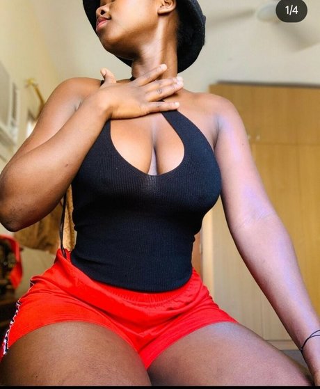 Foto desnuda filtrada de OnlyFans de Kellytumtum