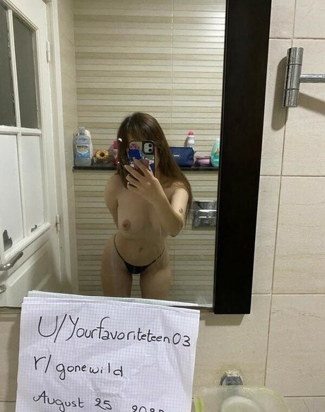 Foto desnuda filtrada de OnlyFans de Yourfavoriteteen03