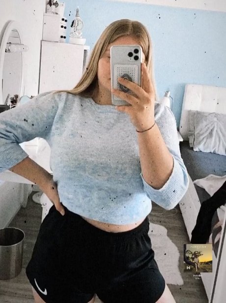 Foto desnuda filtrada de OnlyFans de Aline Zwahlen