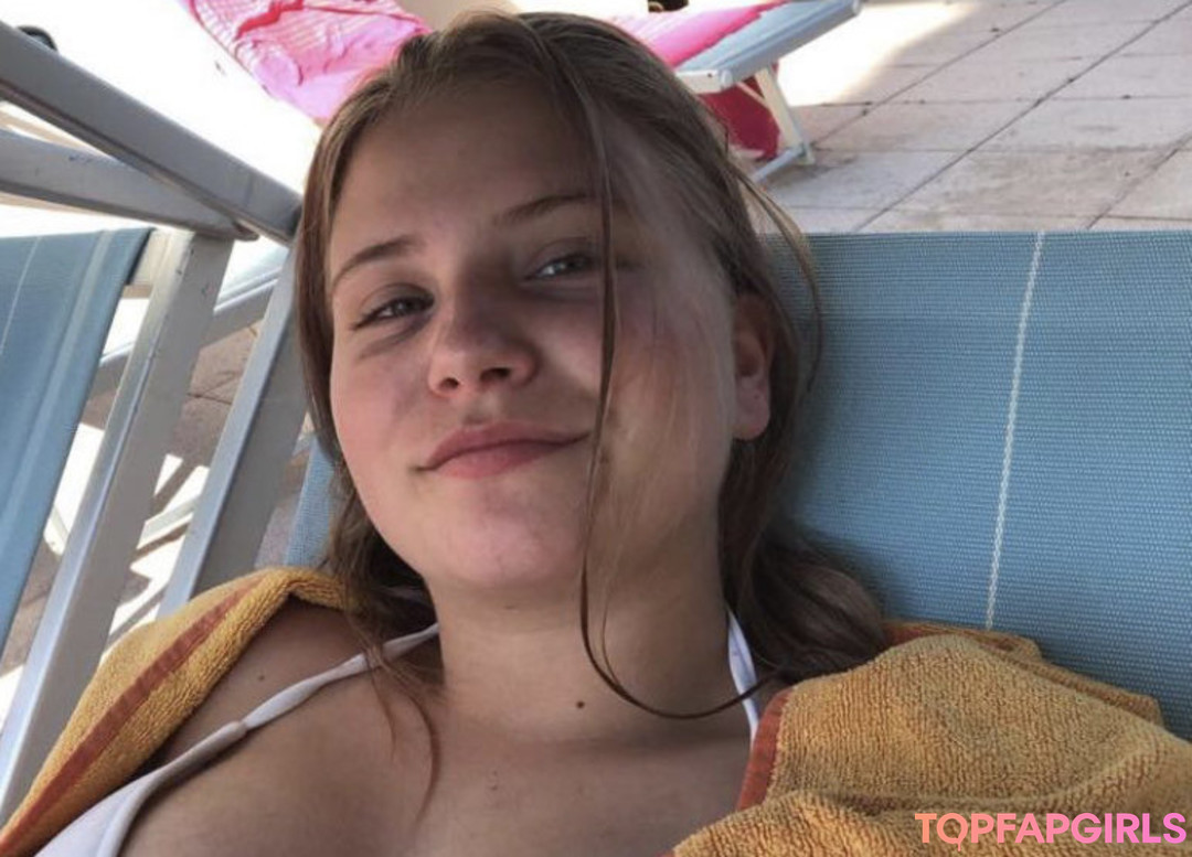 Foto desnuda filtrada de OnlyFans de Aline Zwahlen #56 Foto desnuda filtrada de OnlyFans de Aline Zwahlen #56