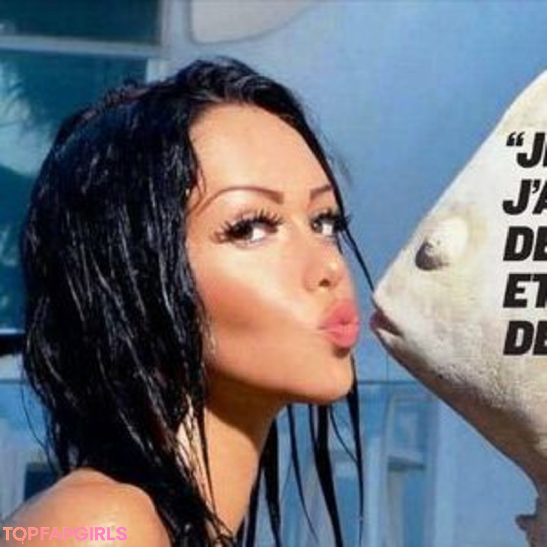 Foto desnuda filtrada de OnlyFans de Nabilla Benatia #3 Foto desnuda filtrada de OnlyFans de Nabilla Benatia #3