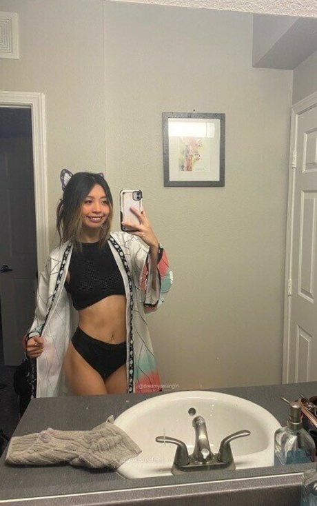 Foto desnuda filtrada de OnlyFans de Dreamyasiangirl