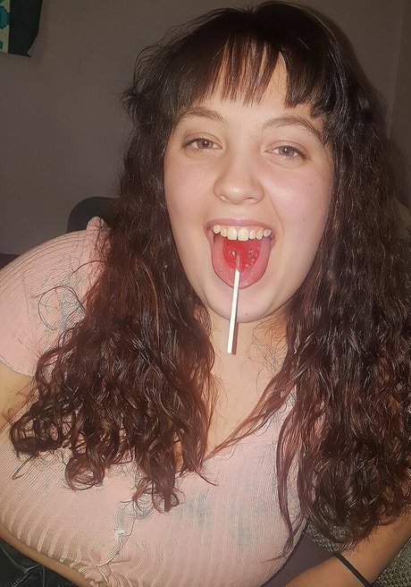 Foto desnuda filtrada de OnlyFans de Cumslutval