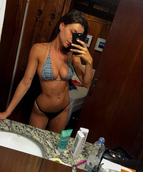 Foto desnuda filtrada de OnlyFans de Ana Karoline