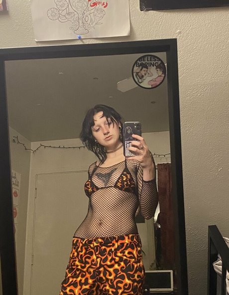 Foto desnuda filtrada de OnlyFans de Gothbimboxxx