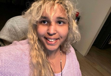 Foto desnuda filtrada de OnlyFans de Uwubbgirl